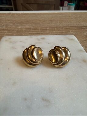 14K Gold Vintage Gold Shell Earrings